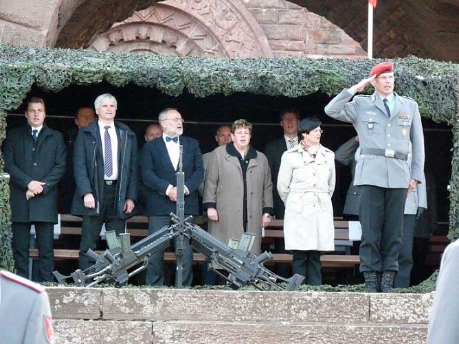 Gelöbnis am Kyffhäuser (Foto: Karl-Heinz Herrmann) Gelöbnis am Kyffhäuser (Foto: Karl-Heinz Herrmann)
