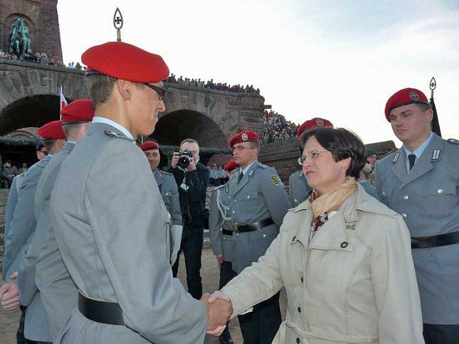 Gelöbnis am Kyffhäuser (Foto: Karl-Heinz Herrmann) Gelöbnis am Kyffhäuser (Foto: Karl-Heinz Herrmann)
