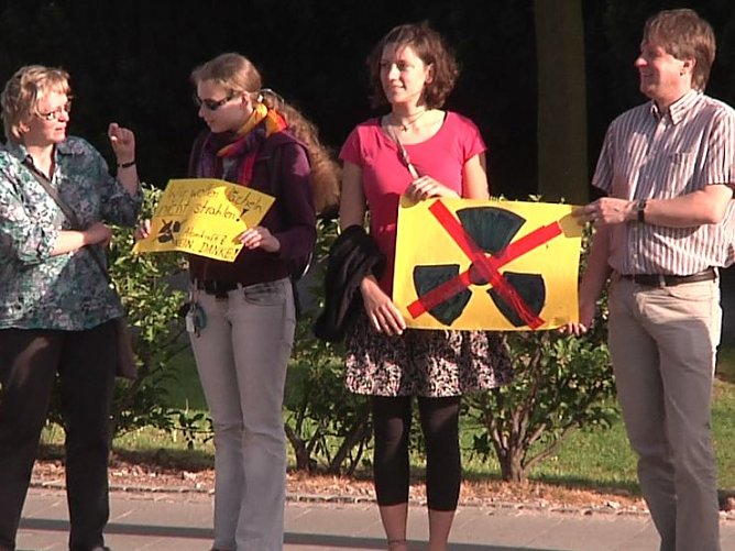 Kreisel-Mahnwache (Foto: nnz) Kreisel-Mahnwache (Foto: nnz)