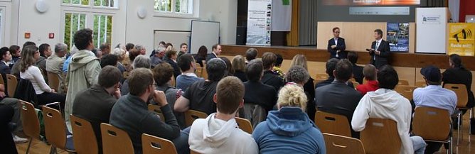 Diskussion im Audimax (Foto: T. Wendehost) Diskussion im Audimax (Foto: T. Wendehost)