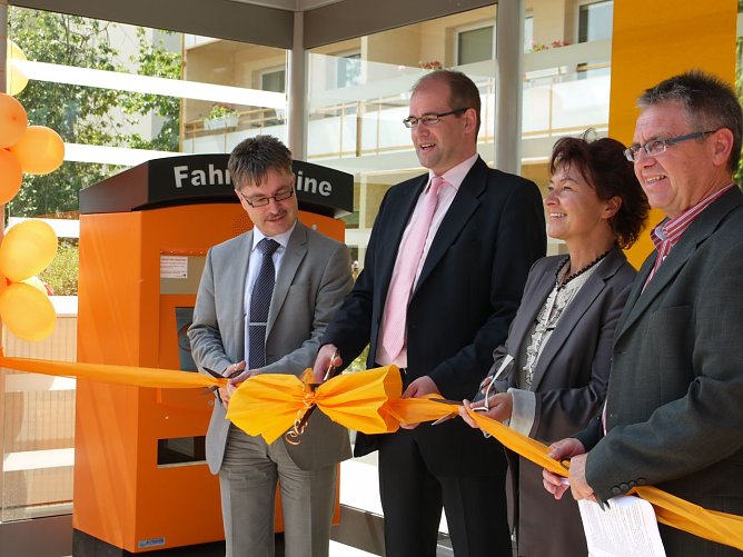 Offizielle Eröffnung der Haltestelle (Foto: Angelo Glashagel) Offizielle Eröffnung der Haltestelle (Foto: Angelo Glashagel)