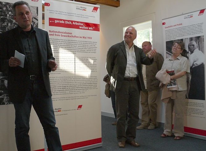 Ausstellung er&ouml;ffnet (Foto: nnz)