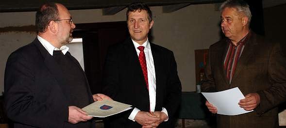 Geld f&uuml;r Gotteshaus (Foto: Wiethoff)