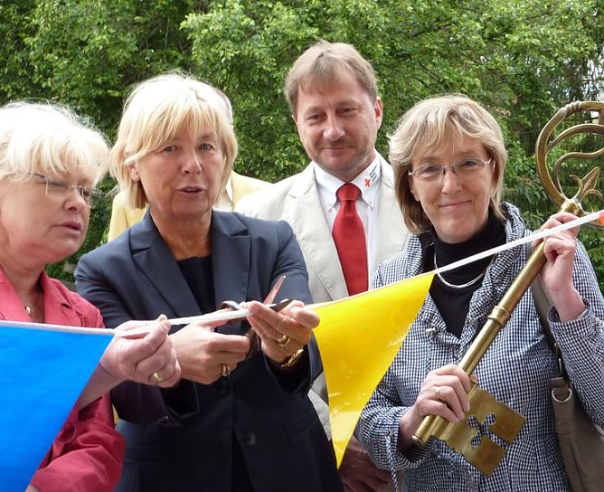 Übergeben (Foto: I. Bergmann) Übergeben (Foto: I. Bergmann)