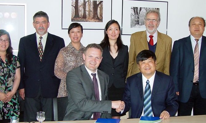 Zusammenarbeit besiegelt (Foto: privat) Zusammenarbeit besiegelt (Foto: privat)