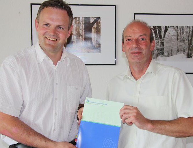 Vertrag unterzeichnet (Foto: FHN)