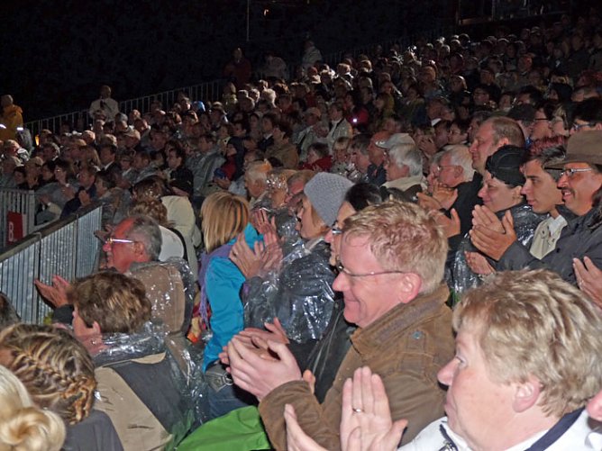 Premiere mit Widrigkeiten (Foto: Karl-Heinz Herrmann) Premiere mit Widrigkeiten (Foto: Karl-Heinz Herrmann)