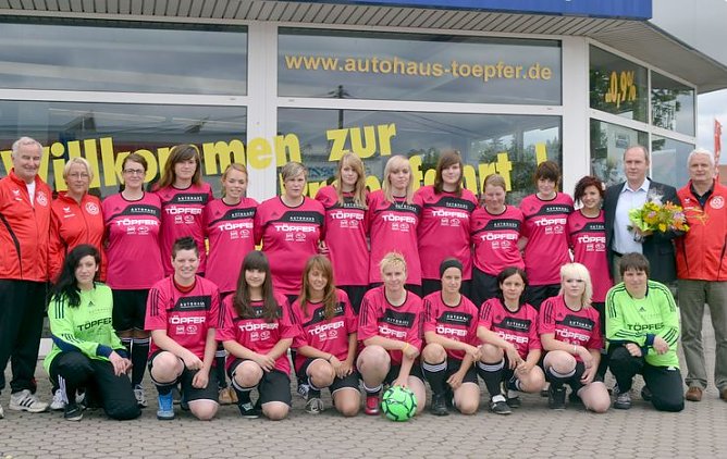 Übergeben (Foto: privat) Übergeben (Foto: privat)