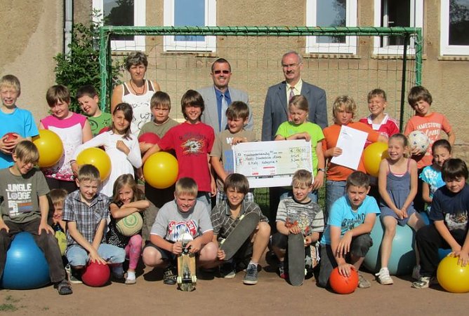 &Uuml;bergeben (Foto: BARMER)