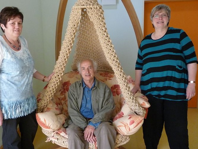 Zuwendung &uuml;bergeben (Foto: nnz)