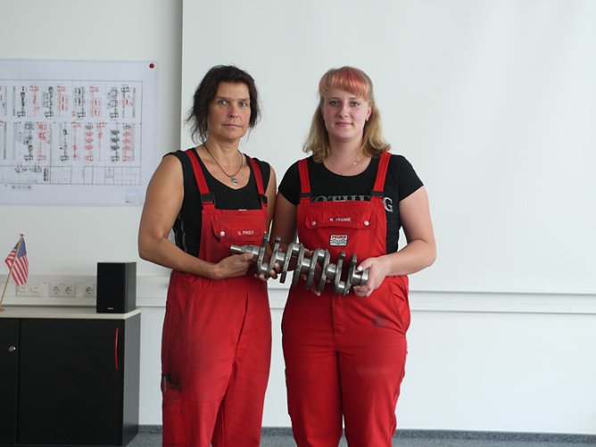 Mitarbeiterinnen FEUER powertrain (Foto: Tobias Wendehost) Mitarbeiterinnen FEUER powertrain (Foto: Tobias Wendehost)