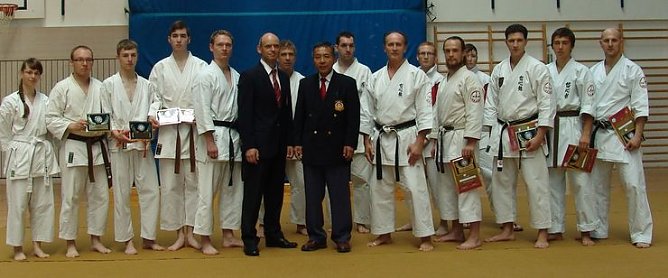 Die &Auml;pfel und der Stamm (Foto: S. Schr&ouml;ter)