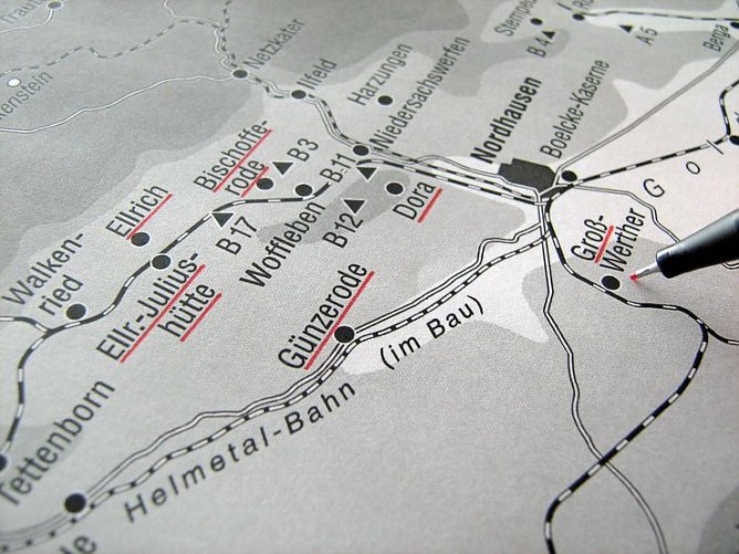 Höllen-Netz (Foto: KZ-Gedenkstätte Mittelbau Dora) Höllen-Netz (Foto: KZ-Gedenkstätte Mittelbau Dora)
