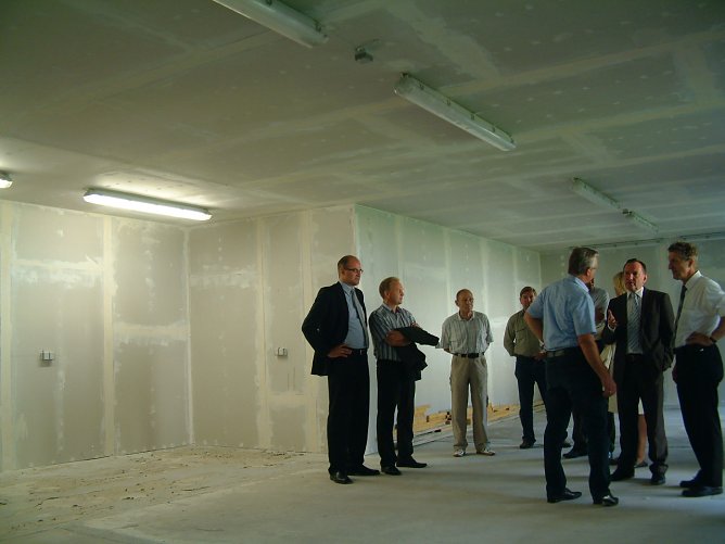 Noch sind die W&auml;nde kahl (Foto: Angelo Glashagel)