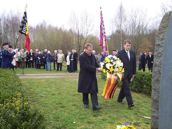 Kranz niedergelegt (Foto: Schr&ouml;ter)