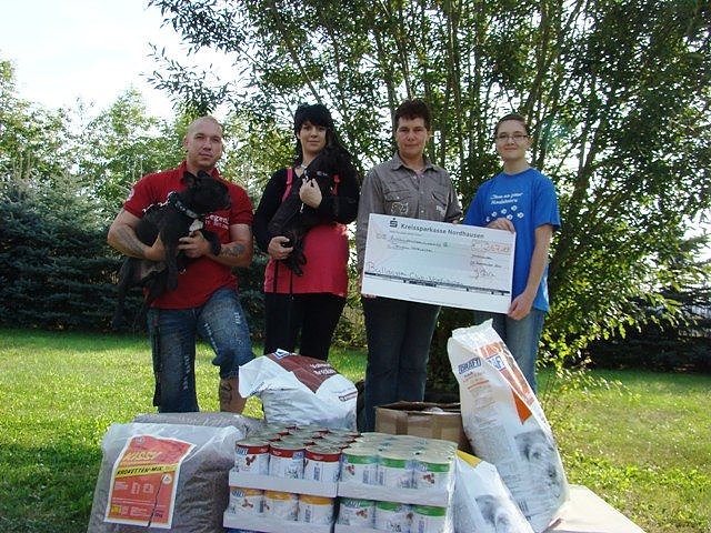 Spende &uuml;bergeben (Foto: S. Witzel)