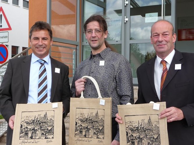 Beutel tragen (Foto: nnz) Beutel tragen (Foto: nnz)