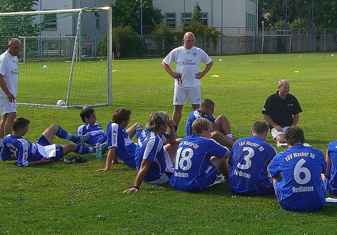 Drei Trainer bei der Vorbereitung (Foto: Wacker Nordhausen)