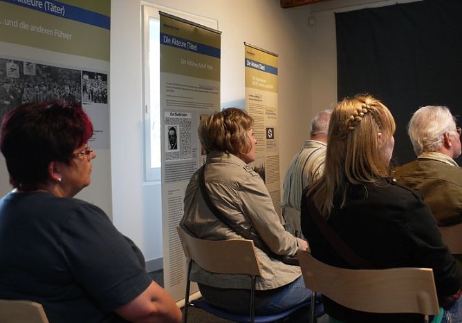 Ausstellung er&ouml;ffnet (Foto: nnz)