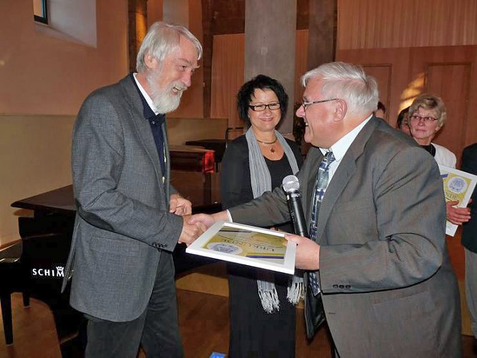 Sänger im Wettstreit (Foto: Karl-Heinz Herrmann) Sänger im Wettstreit (Foto: Karl-Heinz Herrmann)