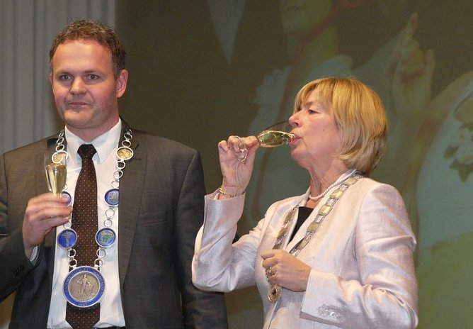 Angestoßen (Foto: nnz) Angestoßen (Foto: nnz)