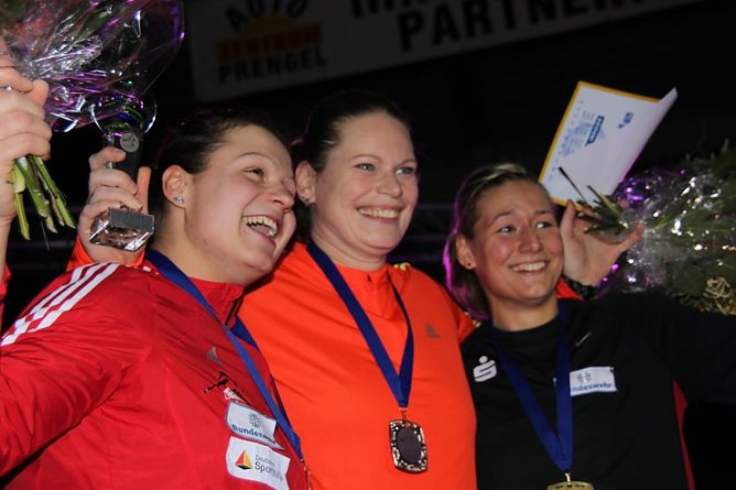 Die Sieger bei den Damen (Foto: J. Piper) Die Sieger bei den Damen (Foto: J. Piper)