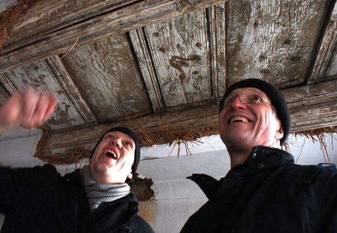 Lässt sich altes Haus erklären: Dr. Klaus Zeh (rechts) (Foto: M. Garke) Lässt sich altes Haus erklären: Dr. Klaus Zeh (rechts) (Foto: M. Garke)