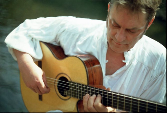 MARTIN C. HERBERG - "GITARREN TOTAL" (Foto: Kunsthof Friedrichsrode)