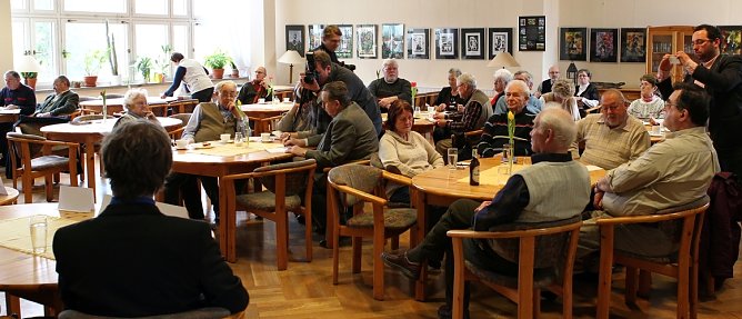 Den Fragen der Senioren gestellt (Foto: nnz)