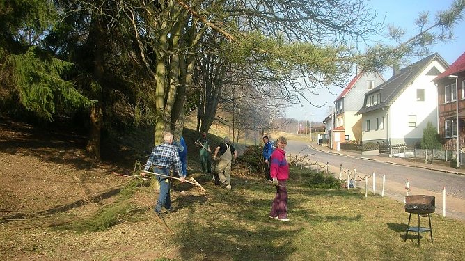 Arbeitseinsatz (Foto: Julia Nikoleizig)