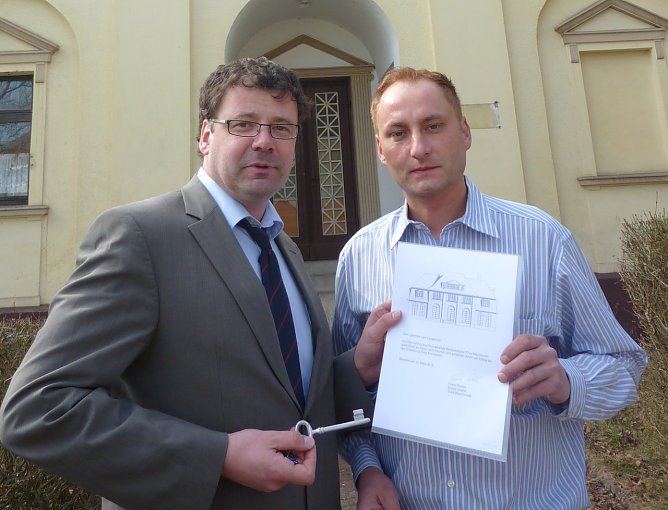 Schl&uuml;ssel &uuml;bergeben (Foto: privat)