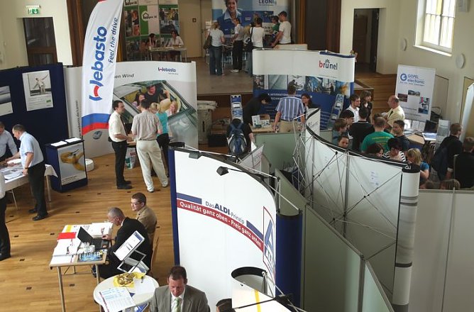 Kontakte im Audimax (Foto: nnz) Kontakte im Audimax (Foto: nnz)