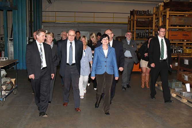 Montagehallen besichtigt (Foto: nnz)