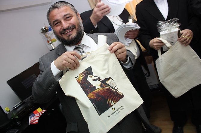 Freude beim Bürgermeister (Foto: P. Grabe) Freude beim Bürgermeister (Foto: P. Grabe)