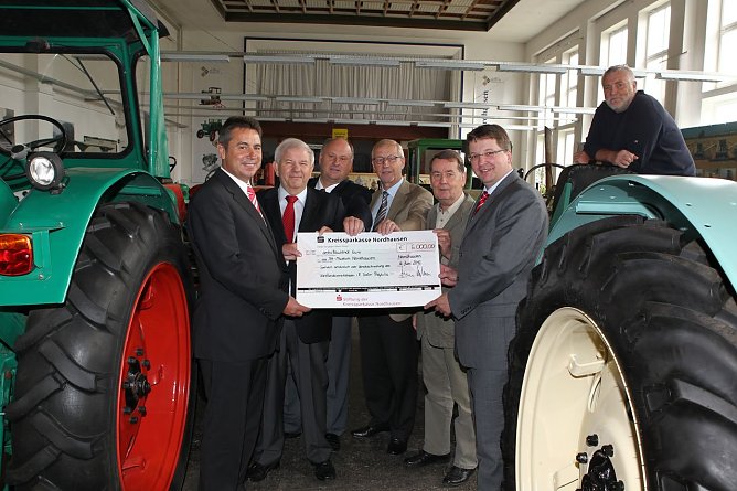 Scheck übergeben (Foto: nnz) Scheck übergeben (Foto: nnz)