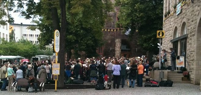 Posaunen am Rathaus (Foto: M. Bethke)