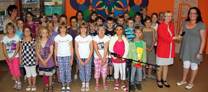 Mikro &uuml;bergeben (Foto: J. Piper)