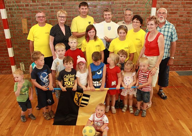 Geld f&uuml;r Turnmatten (Foto: P. Grabe)