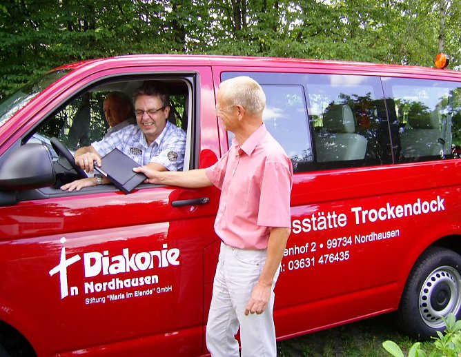 Der rote Bus (Foto: Diakonie)