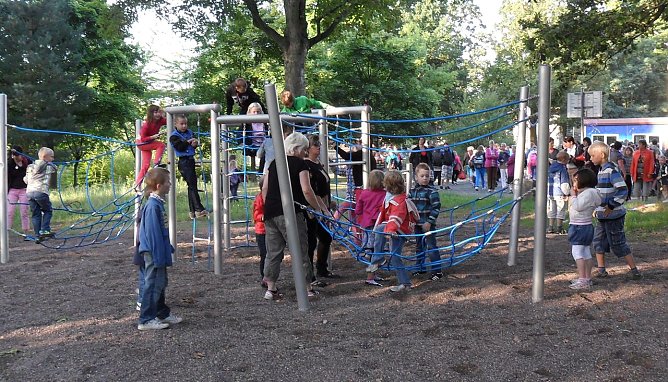 Klasse! Ein neuer Spielplatz (Foto: privat)