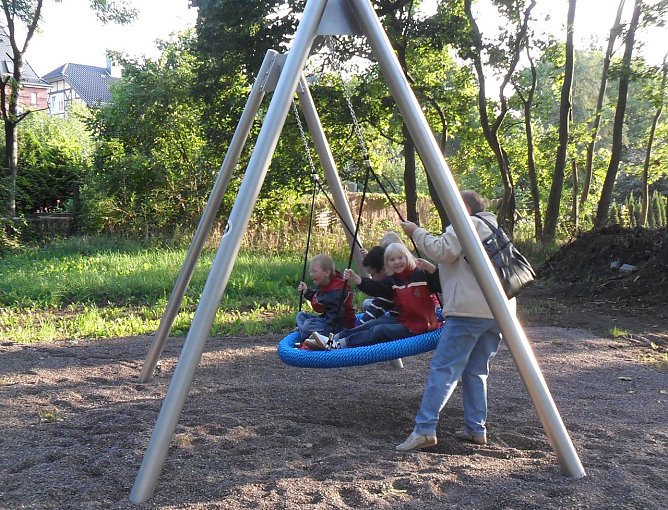 Klasse! Ein neuer Spielplatz (Foto: privat)