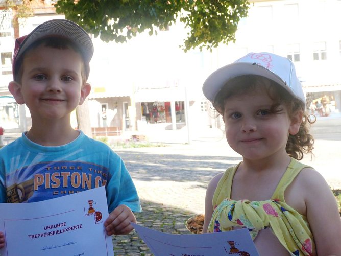 Kinder an der Frauenbergkirche (Foto: I.Gast)