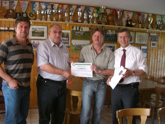 &Uuml;bergeben (Foto: Kellner)