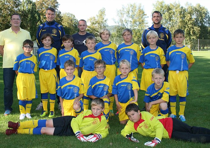 Freude &uuml;ber neue Trikots (Foto: privat)