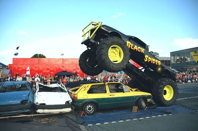 Monster in Nordhausen (Foto: Agentur)