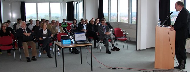 Referiert: Hans-Georg Müller (Foto: J. Piper) Referiert: Hans-Georg Müller (Foto: J. Piper)