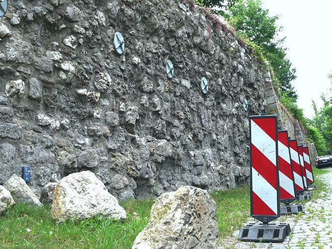Die Stadtmauer (Foto: nnz)