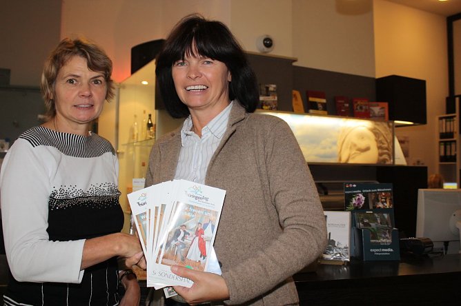 Besuch in der Stadtinfo (Foto: Pressestelle Stadtverwaltung) Besuch in der Stadtinfo (Foto: Pressestelle Stadtverwaltung)