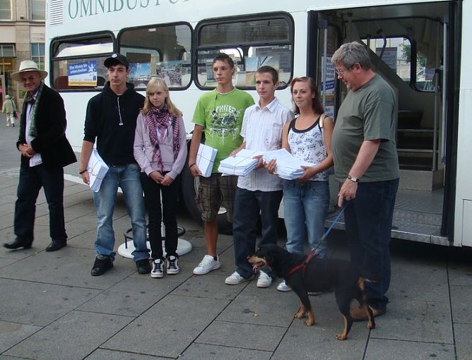 Übergabe am Erfurter Anger (Foto: nnz) Übergabe am Erfurter Anger (Foto: nnz)