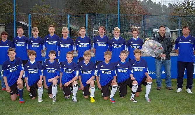 Wacker-Nachwuchs mit neuen Trikots (Foto: Wacker Nordhausen) Wacker-Nachwuchs mit neuen Trikots (Foto: Wacker Nordhausen)